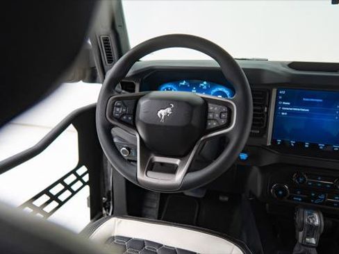 Used 2025 Ford Bronco Pickup image 40