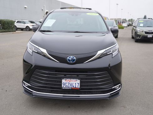 Used 2022 Toyota Sienna XLE image 4