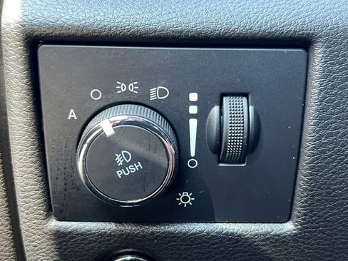 Used 2021 Jeep Grand Cherokee Laredo image 18