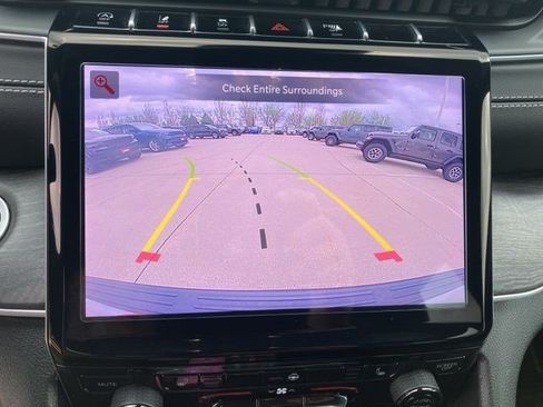 Used 2025 Jeep Grand Cherokee L Limited AWD/4WD image 19