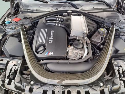 Used 2018 BMW M4 Convertible RWD image 32