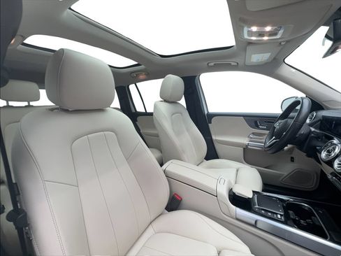 Used 2022 Mercedes-Benz GLB 250 w/ Premium Package Lite image 28