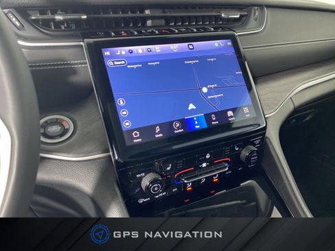 Used 2023 Jeep Grand Cherokee Limited image 4