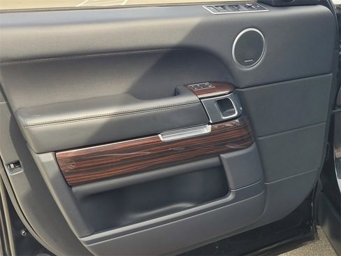 Used 2017 Land Rover Range Rover HSE image 17