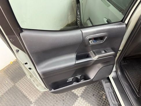 Used 2023 Toyota Tacoma TRD Sport image 33