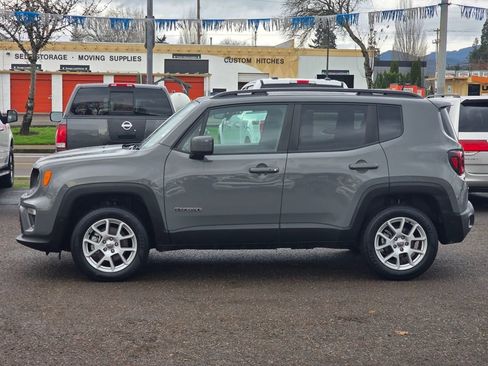 Used 2021 Jeep Renegade Latitude w/ Luxury Group I image 9