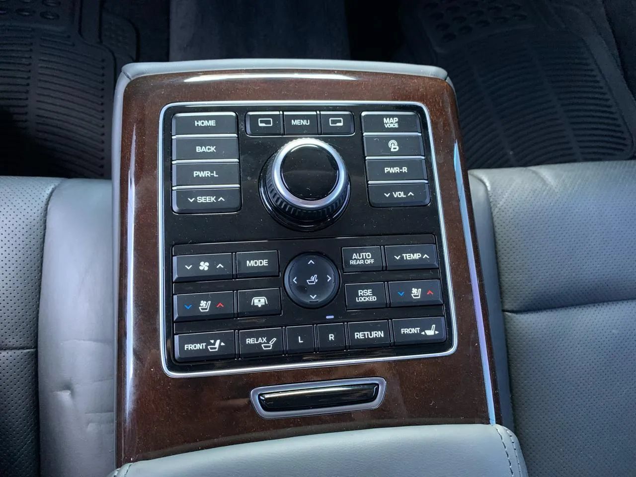 Used 2014 Hyundai Equus Ultimate RWD image 12