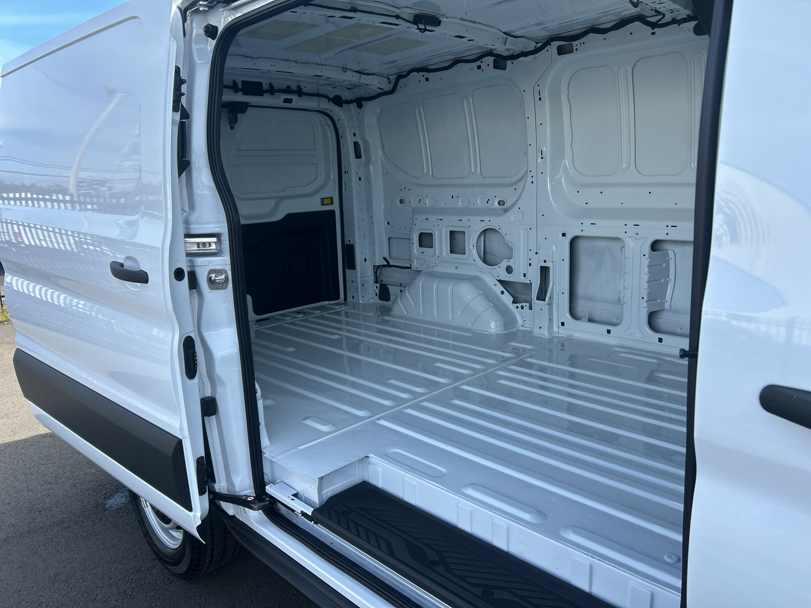 New 2026 Ford Transit 150 Low Roof RWD image 31