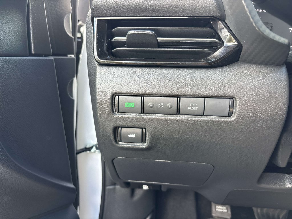 Used 2025 Nissan Sentra SR w/ Trunk Package FWD image 19