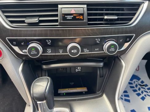 Used 2018 Honda Accord Touring image 21
