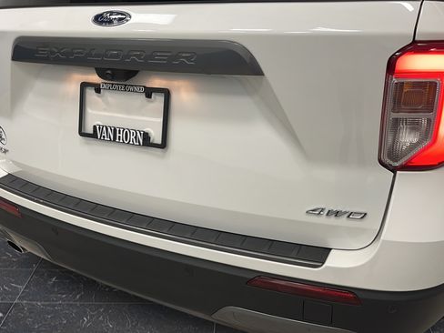 Used 2023 Ford Explorer XLT w/ Equipment Group 202A AWD/4WD image 38