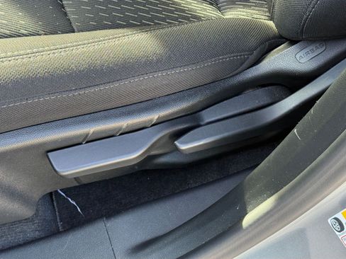 Used 2025 Chevrolet Equinox LT image 23