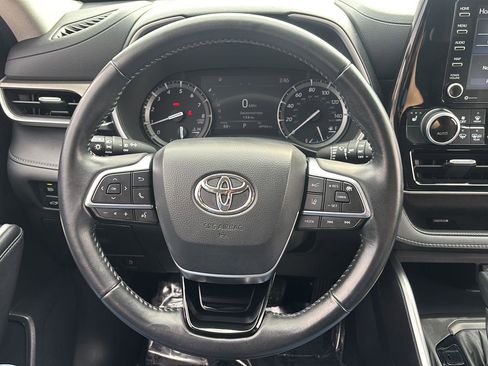 Used 2021 Toyota Highlander XLE image 28