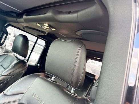 Used 2023 Jeep Wrangler Unlimited Sahara image 19