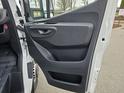 Used 2023 Mercedes-Benz Sprinter 4500 image 20
