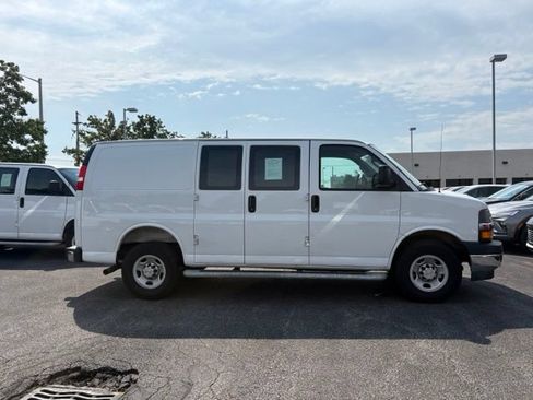 Used 2025 Chevrolet Express 2500 w/ Driver Convenience Package RWD image 10