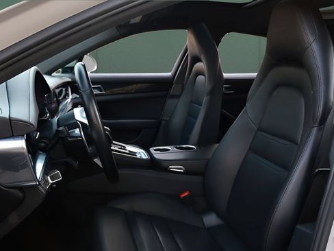 Used 2020 Porsche Panamera RWD image 2