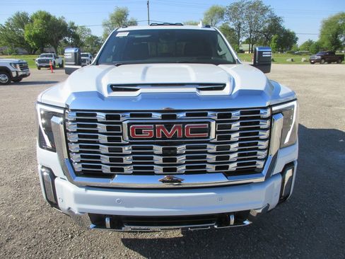 New 2026 GMC Sierra 3500 Denali w/ Denali Reserve Package AWD/4WD image 11