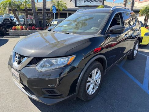Used 2016 Nissan Rogue SV image 3