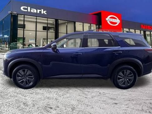 Used 2024 Nissan Pathfinder SV image 4