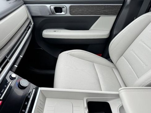Certified 2025 Hyundai Santa Fe Limited image 15
