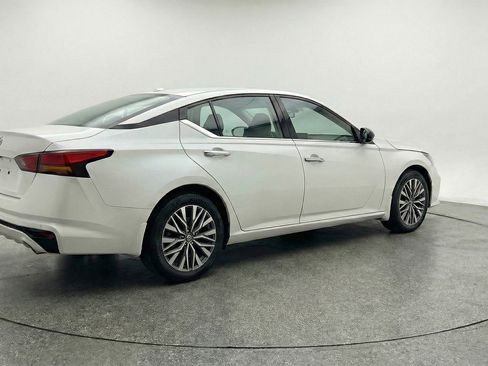 Used 2025 Nissan Altima 2.5 SV image 9