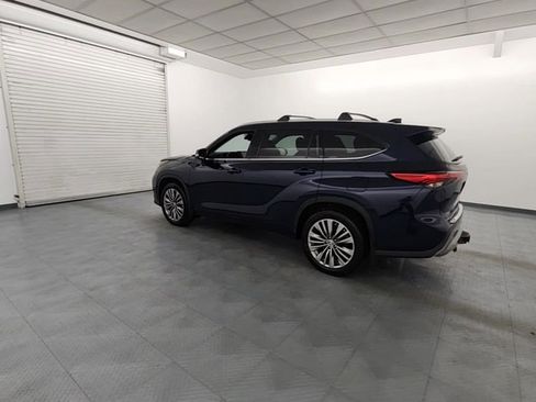 Used 2021 Toyota Highlander Limited image 6