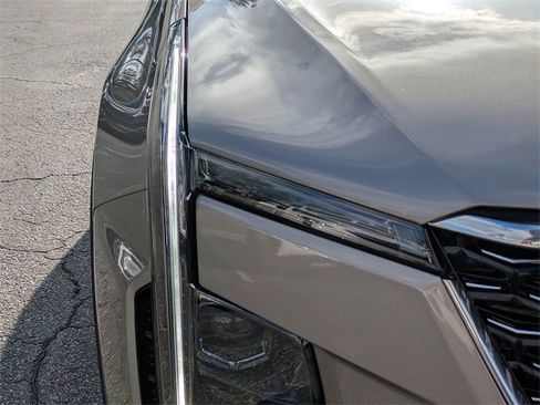 Certified 2025 Cadillac XT4 Premium Luxury image 9