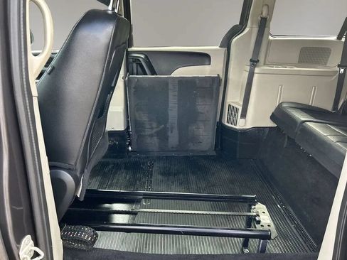 Used 2018 Dodge Grand Caravan SXT FWD image 22