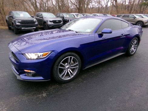 Used 2016 Ford Mustang Premium image 5