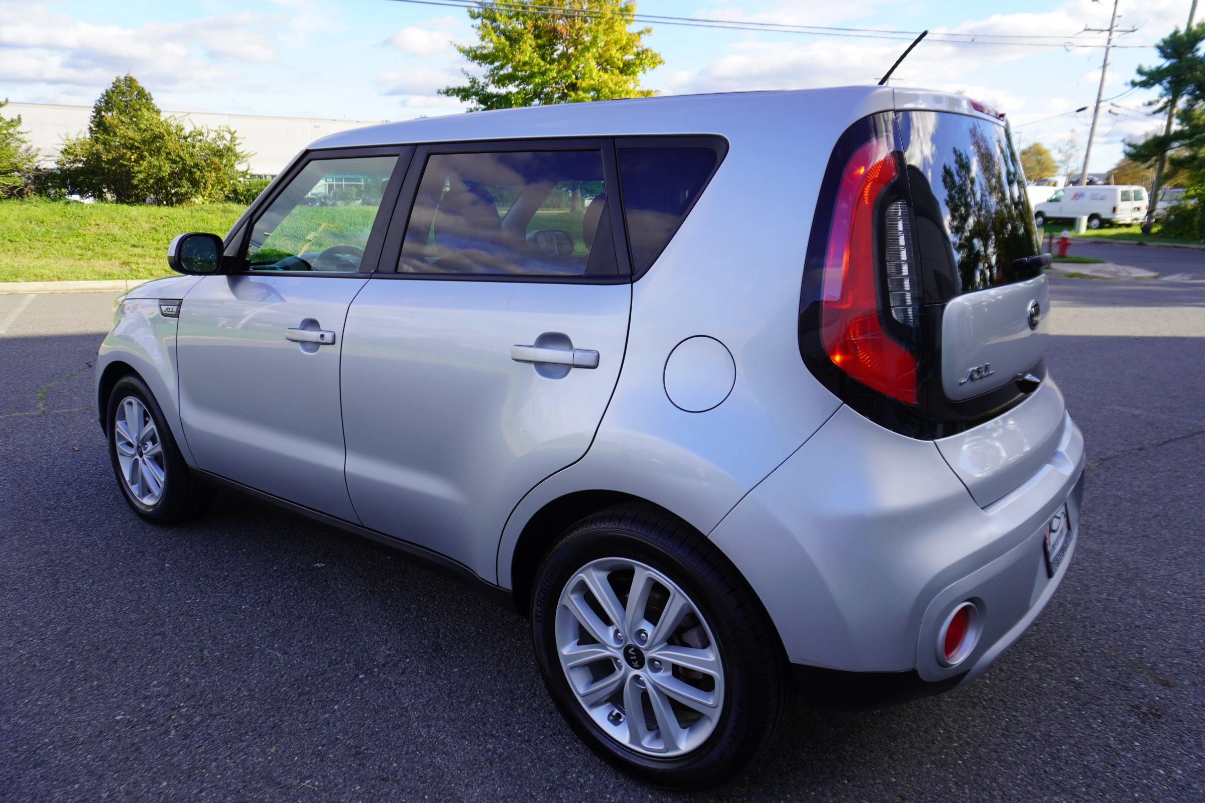 Used 2018 Kia Soul + FWD image 5