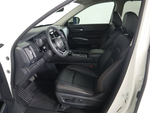 Used 2024 Nissan Pathfinder SL w/ Black Appearance Package image 19