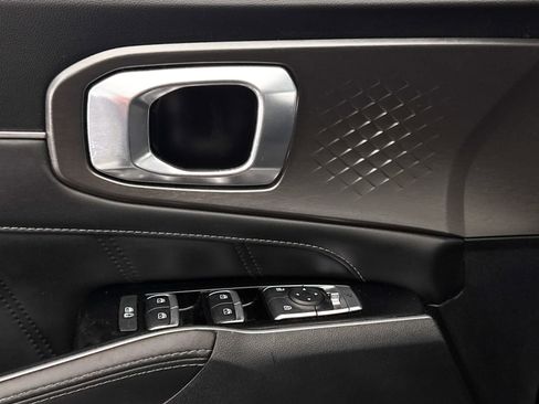 Certified 2023 Kia Sorento SX image 30