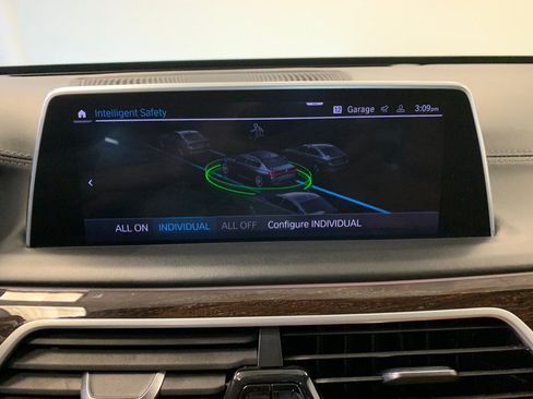 Used 2021 BMW 750i xDrive w/ Executive Package AWD/4WD image 40