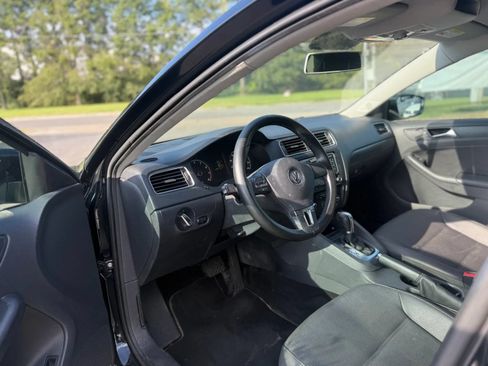 Used 2011 Volkswagen Jetta SE FWD image 9
