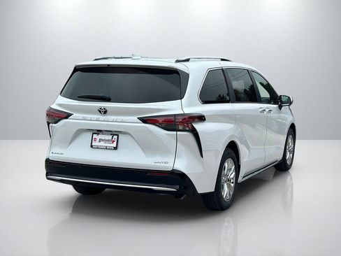 Used 2026 Toyota Sienna Limited AWD/4WD image 5