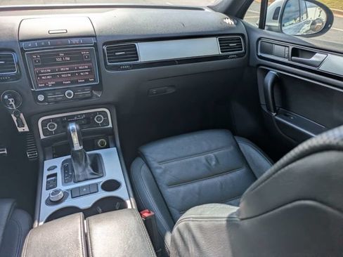 Used 2017 Volkswagen Touareg Wolfsburg Edition AWD/4WD image 18