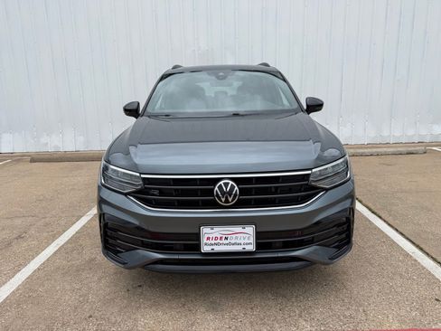 Used 2022 Volkswagen Tiguan SE R-Line image 10