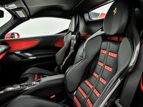 Used 2022 Ferrari SF90 Spider image 32