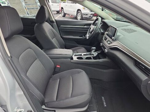 Used 2023 Nissan Altima 2.5 SV image 15