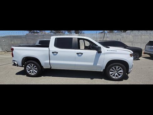 Used 2020 Chevrolet Silverado 1500 Custom w/ Custom Value Package RWD image 9