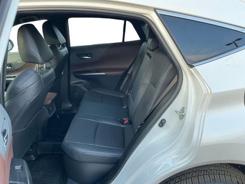 Used 2024 Toyota Venza Limited image 21