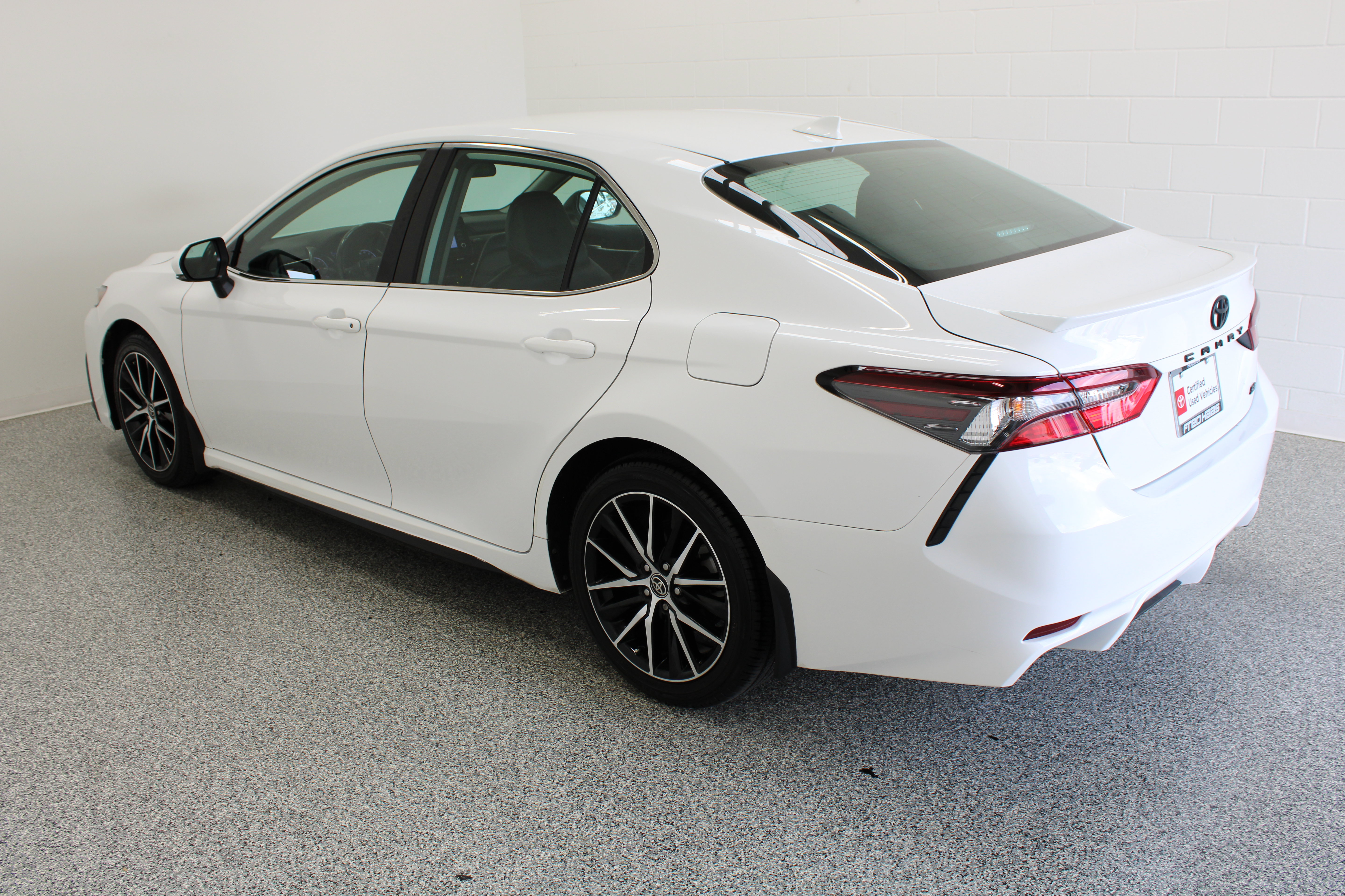 Used 2023 Toyota Camry SE FWD image 9