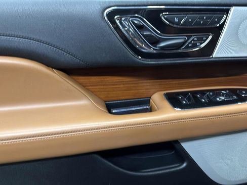 Used 2018 Lincoln Navigator Reserve w/ Technology Package image 12