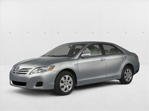 Used 2010 Toyota Camry LE FWD image 1