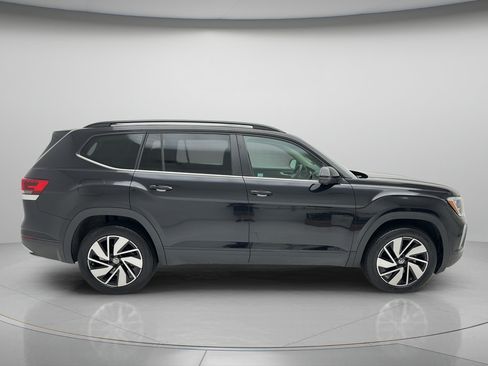 Used 2025 Volkswagen Atlas SE AWD/4WD image 6