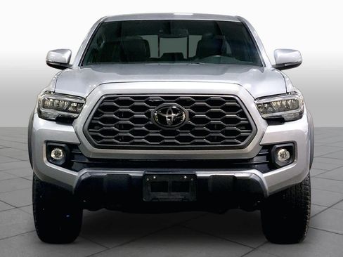 Used 2021 Toyota Tacoma TRD Off-Road w/ TRD Premium Off Road Package AWD/4WD image 4