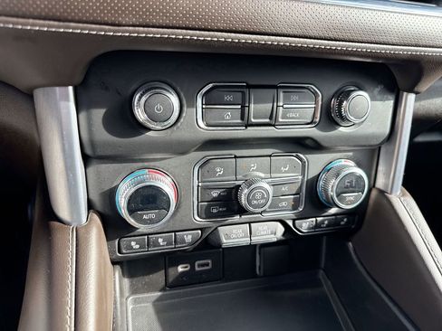 Used 2023 GMC Yukon SLT image 18