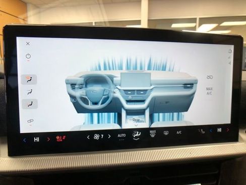 Used 2025 Ford Explorer Platinum w/ LUX Leather Package image 18