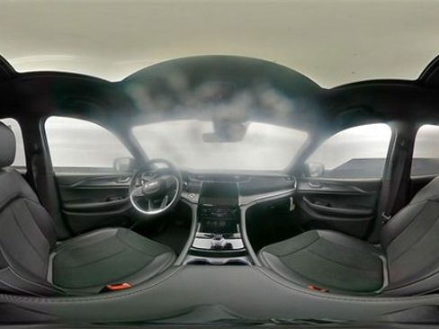 New 2025 Jeep Grand Cherokee Altitude image 26